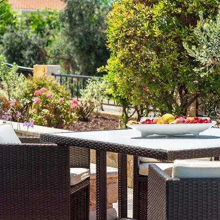 Nantia Villa *