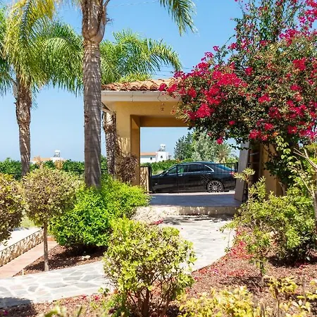 Nantia Villa